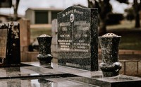 Гранитные монументы - лучшие памятники на века