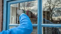 Как правильно мыть окна перед отъездом