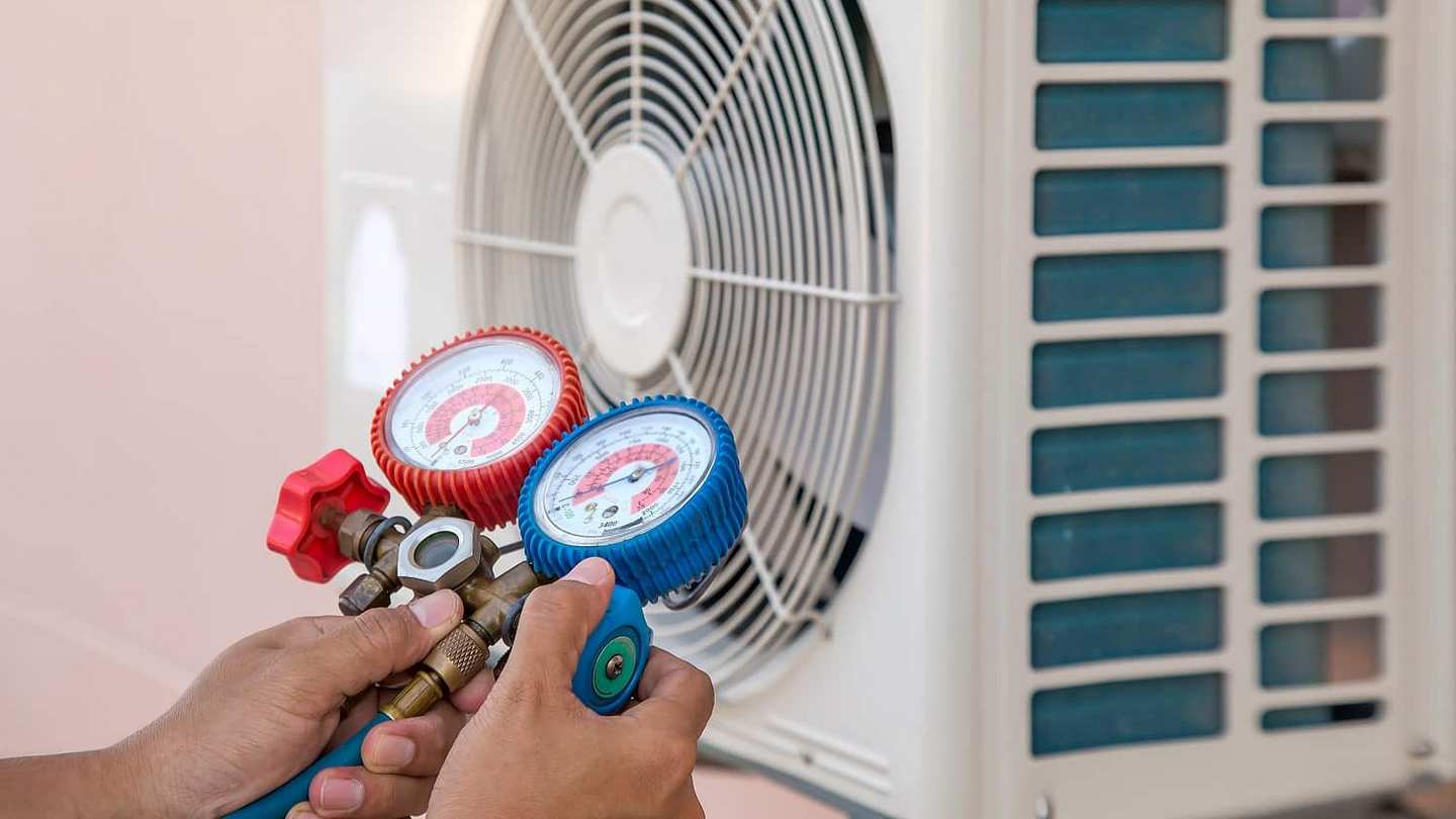 Когда нужно заправлять кондиционер фреоном в квартире?