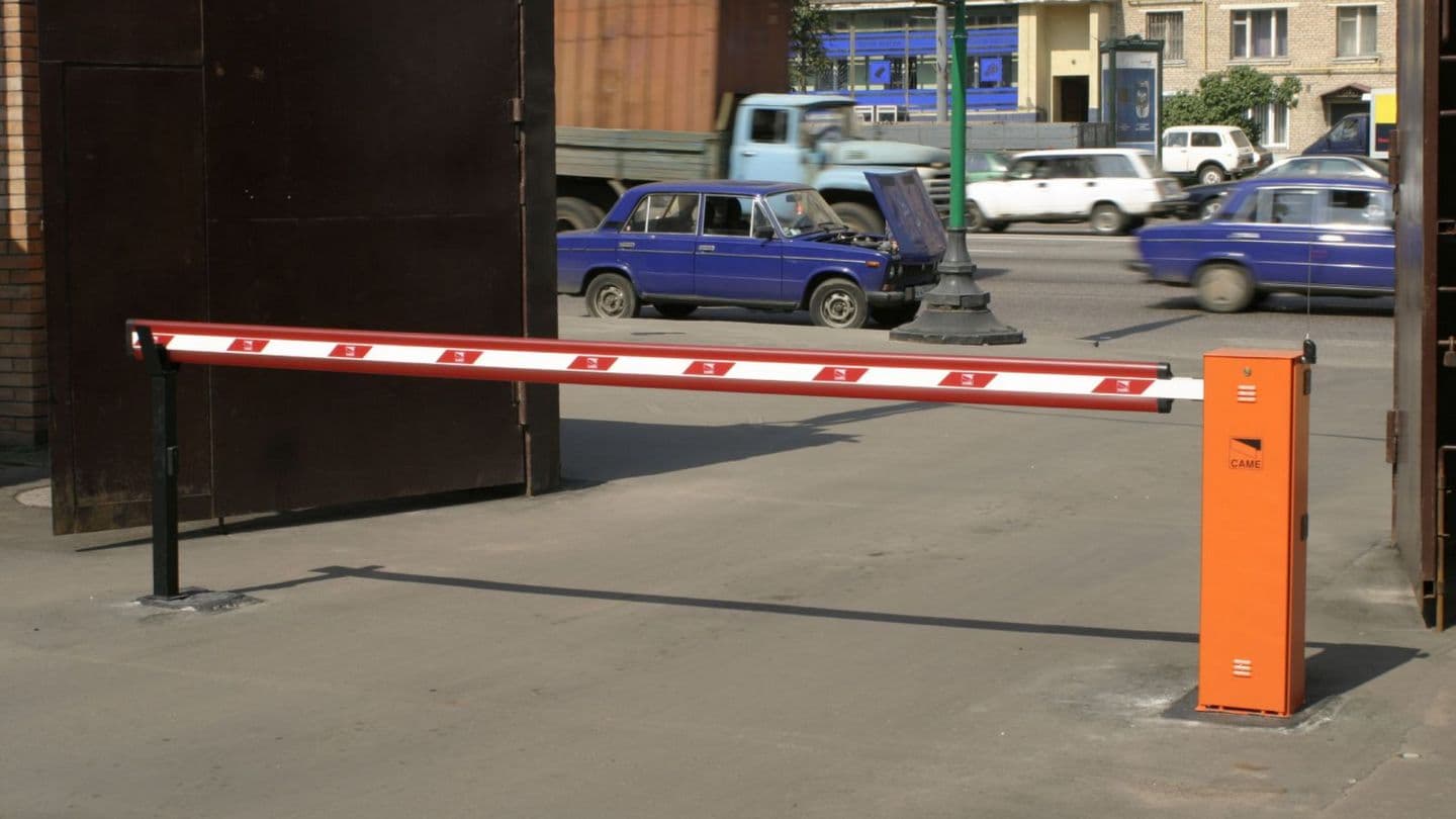 Каких видов бывают ворота и шлагбаумы?