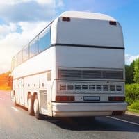 Автобус с задней стороны