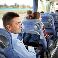 Мужчина в автобусе